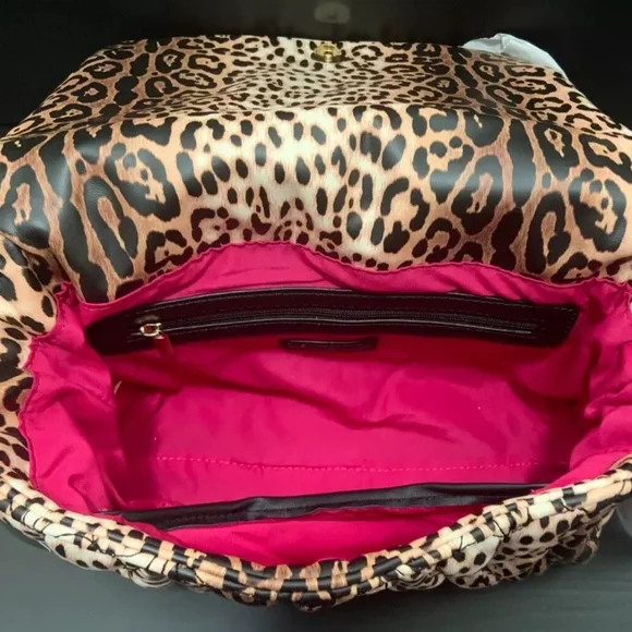 Betsey Johnson Pucker Up Crossbody Bag - Picture 3 of 7